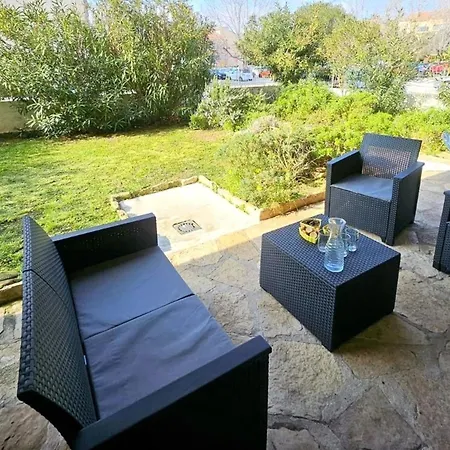 Cozy T2 With Garden Near The Sea 아파트 *
